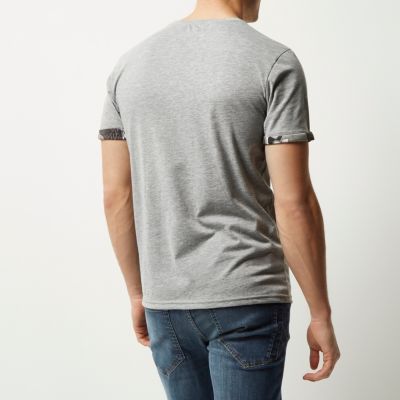 Grey floral print pocket t-shirt